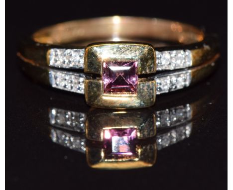 A 9k gold ring set with tourmaline and diamond size, N, 2.4g
