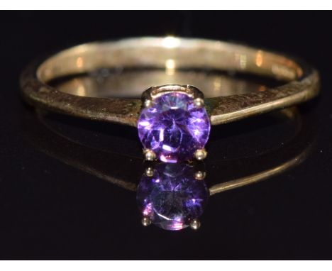 A 9k gold ring set with an amethyst, size N, 1.6g