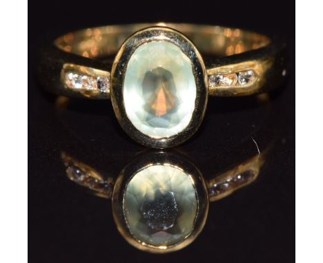 A 9k gold ring set with prehite and topaz, size M, 3.1g