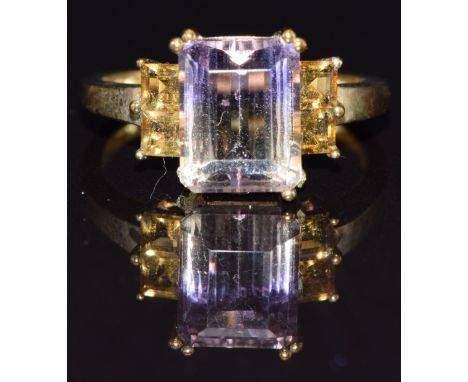 A 9k gold ring set with tourmaline and citrine, size O, 3g