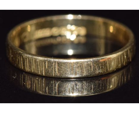 An 18ct gold wedding band/ ring, size J, 1.7g&nbsp;