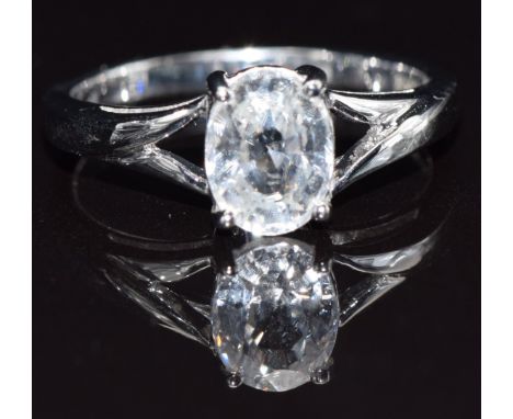 A 9k gold ring set with ice zircon, size M, 3g