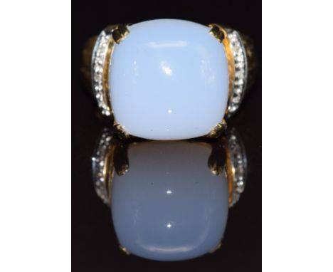 A 9k gold ring set with chalcedony and diamonds, size M/N, 8.3g