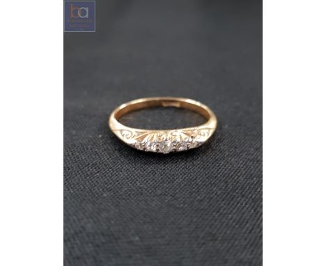 ANTIQUE 18 CARAT GOLD 5 STONE DIAMOND RING 