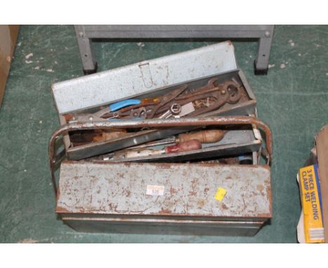 Vintage toolbox and quantity of hand tools 