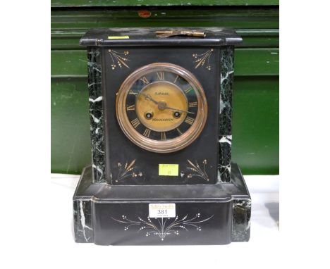 S. Hinde of Whitehaven marble mantle clock with key, height 28 cm 