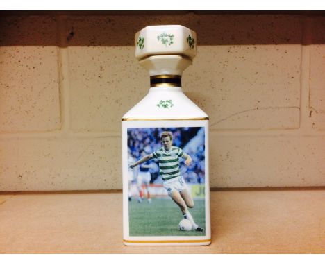 TOMMY BURNS POINTERS DECANTER
Blended Scotch Whisky.
Decanter no. 106 of 2008. 70cl, 40% volume. CONDITION REPORT: Fill level
