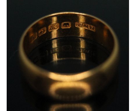 A hallmarked 22ct gold wedding band, wt. 11.69g, size K.  