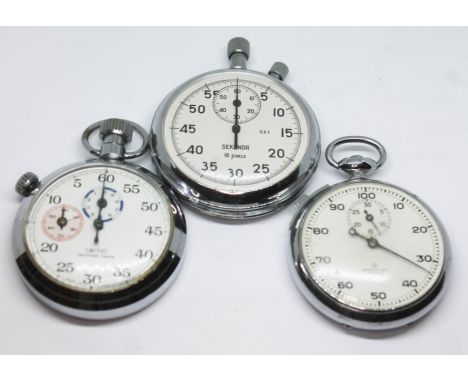 Three stop watches to include a Breitling, a Smiths Yachting Timer and a Sekonda - as found.  Condition: Breitling has no cro