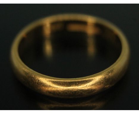 A hallmarked 22ct gold wedding band, wt. 4.77g, size K.  