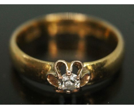 A hallmarked 22ct gold diamond solitaire ring, the round brilliant cut stone weighing approx. 0.10 carats, gross wt. 6.34g, s