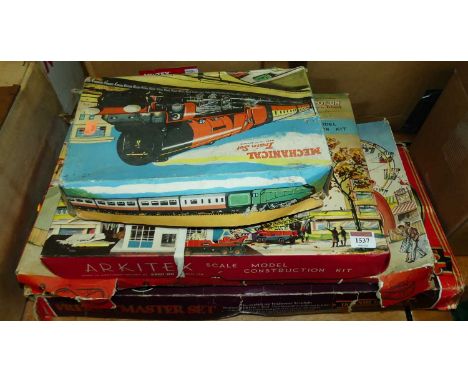 A collection of mixed children's toys, to include a Hornby Railways Freightmaster 00 gauge gift set, Technific No.290 playset