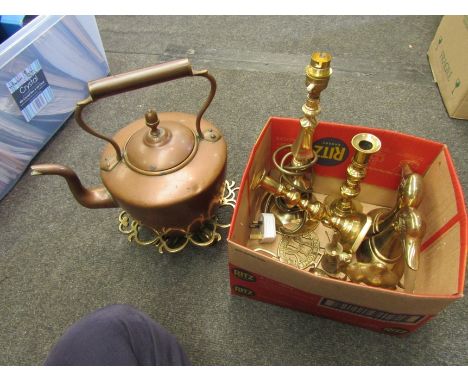 A box of brassware including candlesticks, goose-form book ends, pot stand, lamp base etc together with a copper kettle 