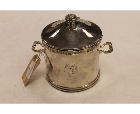 A silver lidded caddy, Adie Brothers, Birmingham 1947, 18.6 oz. CONDITION REPORT: Good condition, with small engraved initial