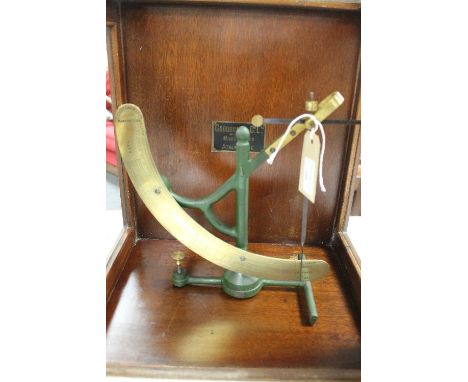 A Goodbrand & Co brass yarn scale, contained within a mahogany box, width 37 cm. CONDITION REPORT: Good condition, the box a 