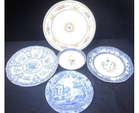 A COLLECTION OF CERAMICS including an armorial saucer and blue and white transfer wares 
