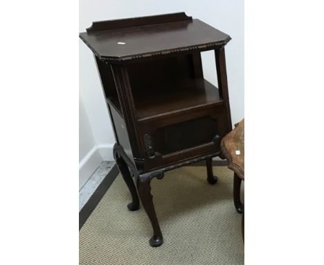 A Stag mahogany bureau with sloping fall over three short and two long drawers, 75 cm wide x 44 cm deep x 83.5 cm high, a Sin