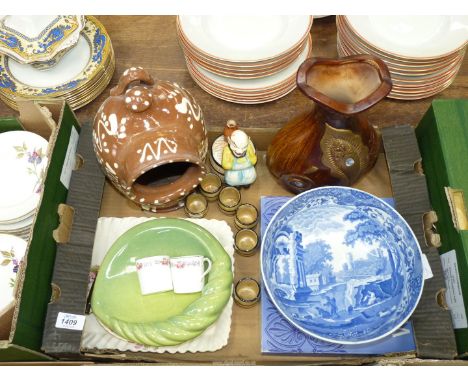 A quantity of miscellaneous china including a Studio Pottery slip ware salt pig, blue and white Italian Copeland Spode bowl, 