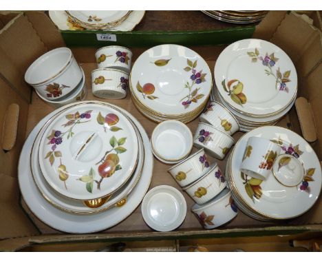 A quantity of Royal Worcester 'Evesham' saucers, tea plates, pie plate, ramekins, etc.