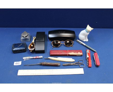 A quantity of mixed ephemera to include a cased cut-throat razor, hollow ground and made by Ford & Medley of Sheffield, a pai