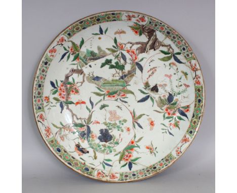 A LARGE CHINESE KANGXI PERIOD FAMILLE VERTE PORCELAIN DISH, circa 1700, of saucer shape, the interior well painted with a var