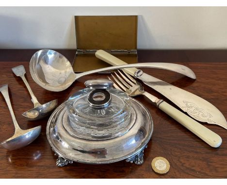 QUANTITY OF SILVER PLATEDWARE, INKWELL ON SILVER PLATED STAND PLUS OTHER PLATED WARES

 