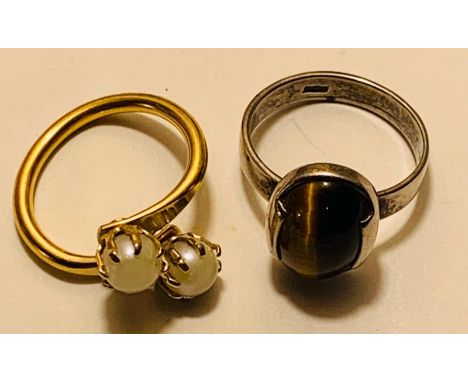 STERLING SILVER RING SET WITH TIGERS EYE STONE, SIZE N, APPROX TOTAL WEIGHT 4.62g, ALSO COSTUME RING SET WITH TWO PLASTIC PEA