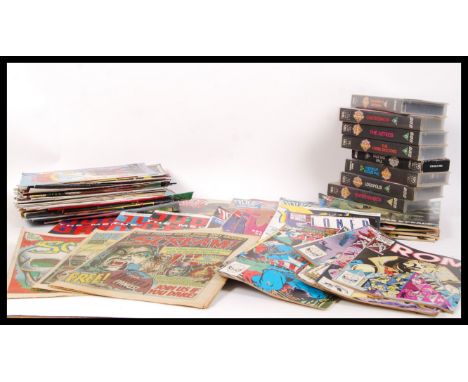 A large collection of assorted vintage comics to include; 2000 AD, Judge Dredd, Toxic! , Scream ( issue 1 -3 ) , The Mighty W