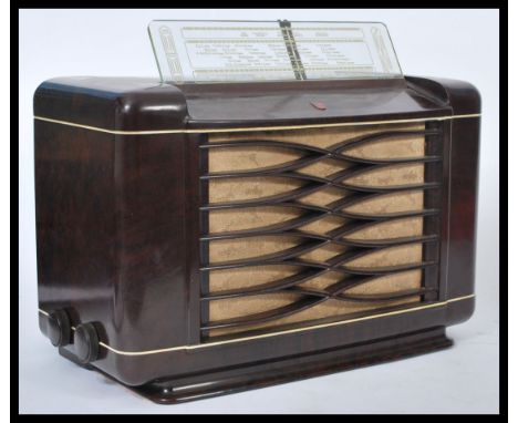 A vintage 20th Century Art Deco Philips bakelite valve radio Type 462 A / 15,&nbsp;the fabric covered speaker aperture with l