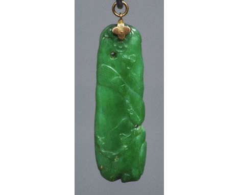 A small Chinese gold mounted apple green jade pendantCarved with a bird on a rocky outcrop.  4.5 cm high.    CONDITION REPORT