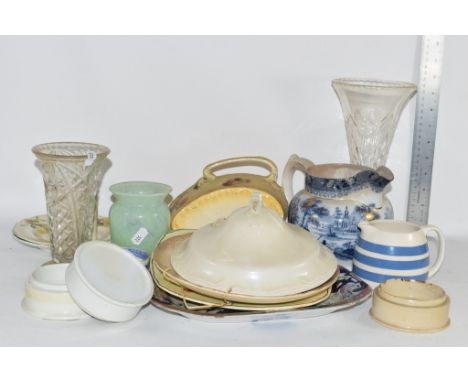 CERAMIC ITEMS INCLUDING A JUG WITH PRINTED DESIGN, ROYAL WORCESTER JUG WITH A KINGFISHER, CHEESE DISH, LARGE GLASS VASE ETC