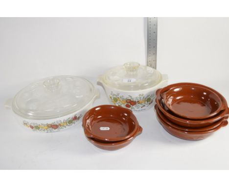TWO PYREX DISHES AND A SMALL BROWN GLAZED CERAMIC DISHES 