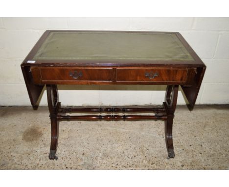 LEATHER INSET REPRODUCTION MAHOGANY FINISH SOFA TABLE, LENGTH APPROX 94CM