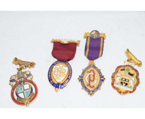 SMALL PLASTIC BOX CONTAINING ENAMEL BADGES, MASONIC BADGES, ORDER OF ODDFELLOWS ETC