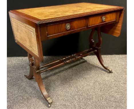 A Regency style mahogany sofa table, 74cm high x 92.5cm wide (147.5cm with leaves extended) x 55cm. 