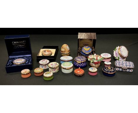 A limited edition Chelsea Bonbonnieres Staffordshire enamel pill/snuff box, as a basket of Roses, CW 90;  another Christmas B