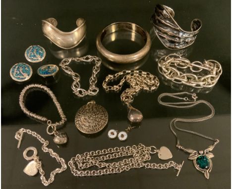 A 925 silver hand crafted bangle, others white metal, silver heavy weight bracelet, Mexican brooches, etc, 261g gross 