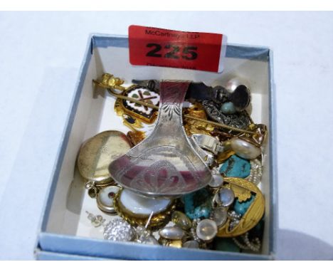 A small quantity of jewellery with a George III bright cut silver caddy spoon. Birmingham 1818 (split)