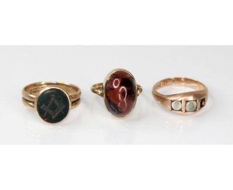 A Victorian 9ct gold bloodstone set Masonic ring, the oval bloodstone head engraved with compass and set square, measuring 12