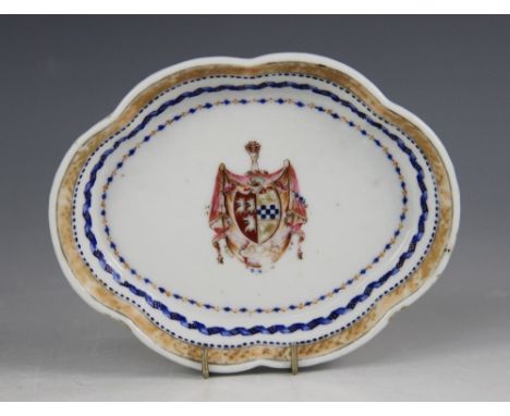 An 18th Chinese export Armorial dish, Qianlong (1735-1796), centrally decorated with a coat of arms and motto stating 'Virtut