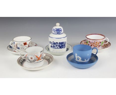 A blue printed Worcester porcelain tea cannister and cover, circa 1775, printed in underglaze with the fence pattern (restore