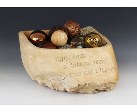 A carved elm basin, 20th century, bearing Welsh inscription reading 'Tydi roit a diwair wen lais cos i lysowen', approximatel