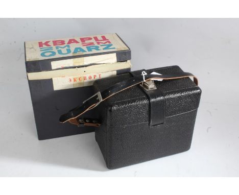 Quarz 2m Russian cine camera housed in original travelling case and cardboard box