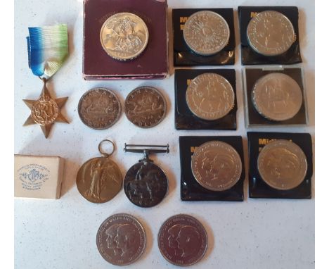 A small quantity of coins and early 20th Century medals to include 2 silver 1966 Canadian dollars and commemorative crowns, a