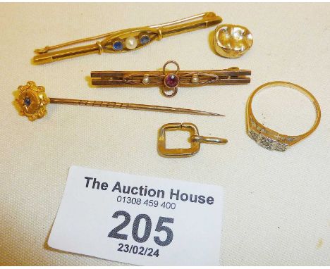 Edwardian 9ct bar brooches, 9ct gold and diamond ring (approx. UK size M.5), gold tooth and a 9ct stick pin. Total weight app