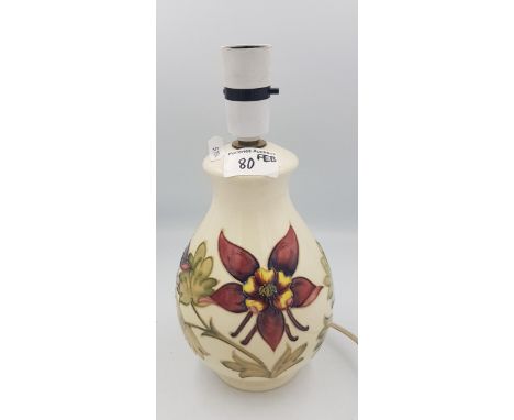 Moorcroft columbine on cream ground table lamp, 27cm in height overall. 