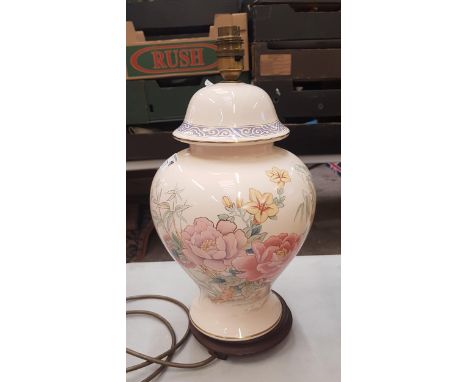 Wade large floral patterned table lamp on a wooden base, 40cm in height overall. 