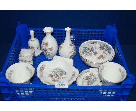 A quantity of Wedgwood 'Kutani Crane' china including trinket boxes, vase, bell, serviette ring, etc.