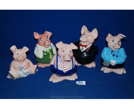 A set of five Wade Nat West Pigs