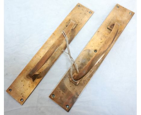 PAIR OF ART NOUVEAU BRASS DOOR HANDLESwith oblong back plates and shaped handles, 35.5cm high 